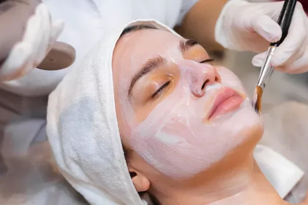 Güzellik Merkezinde Cilt Bakımı Yaptırmanın Avantajları